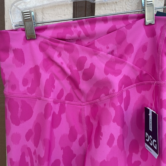 DSG NWT 2 Piece Performance Outfit - Picture 3 of 8